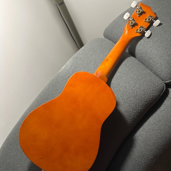 Ukuleles - Picture 2 of 7